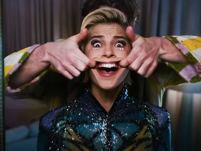 naomi scott forced to smile in smile 2 17307922601231867805650 0 0 750 1433 crop 1730792444024464454494 - Beastars Store